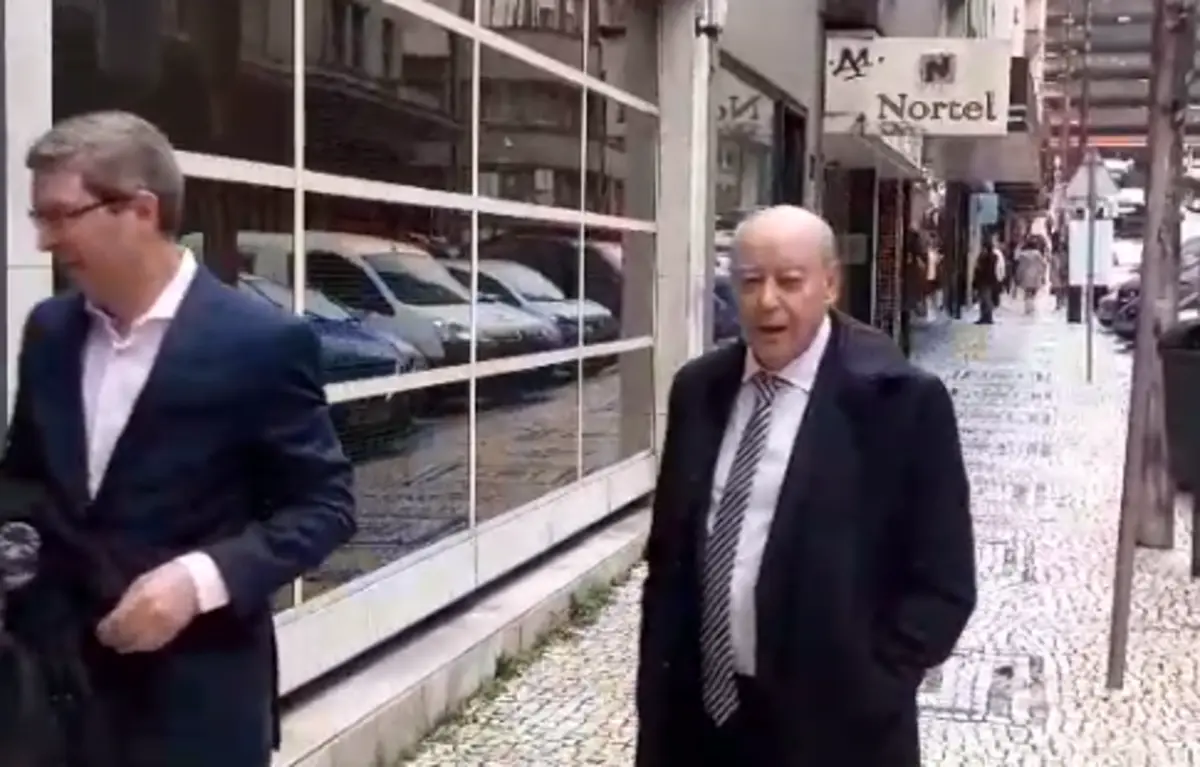 Imagem de contexto do artigo A chegada de Pinto da Costa ao Tribunal do Bolhão para o julgamento no caso com Nuno Lobo