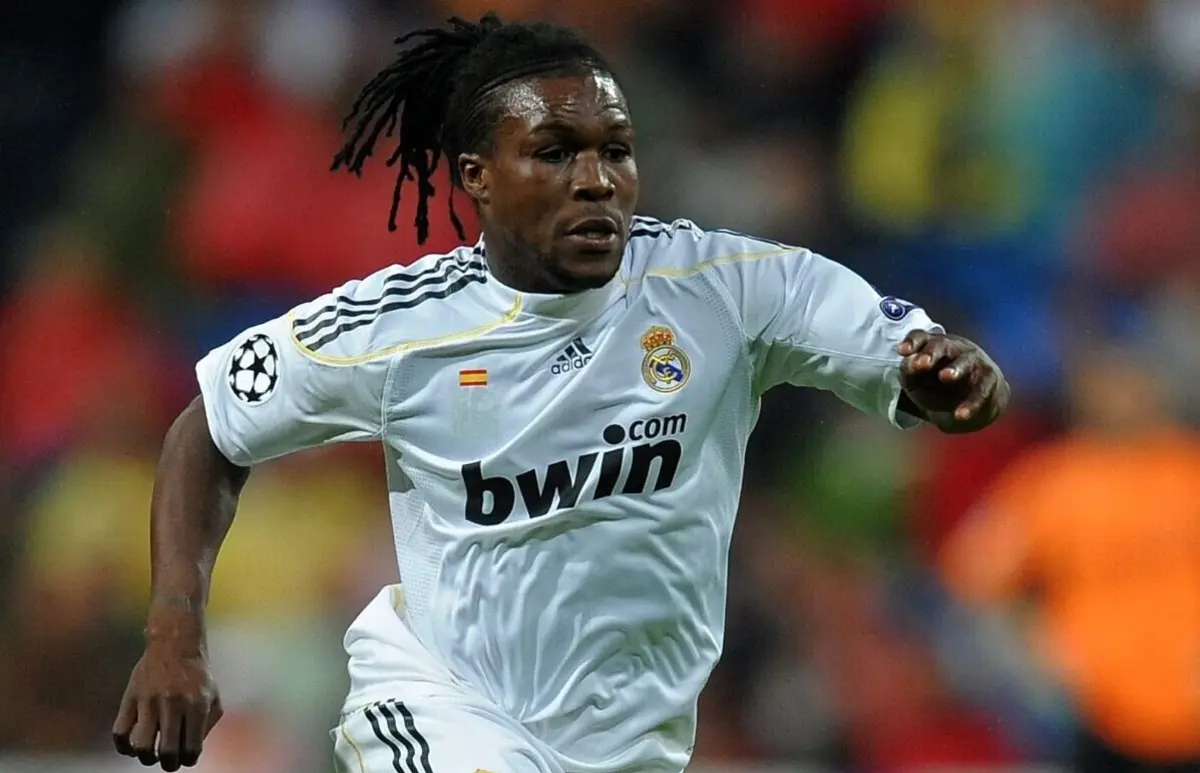 Imagem de contexto do artigo Drenthe acusa Lionel Messi de racismo e critica José Mourinho