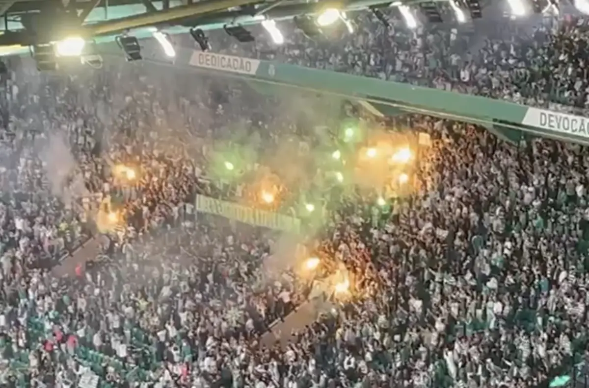 Imagem de contexto do artigo Adeptos do Sporting com mais um show de pirotecnia em Alvalade. Assista ao momento