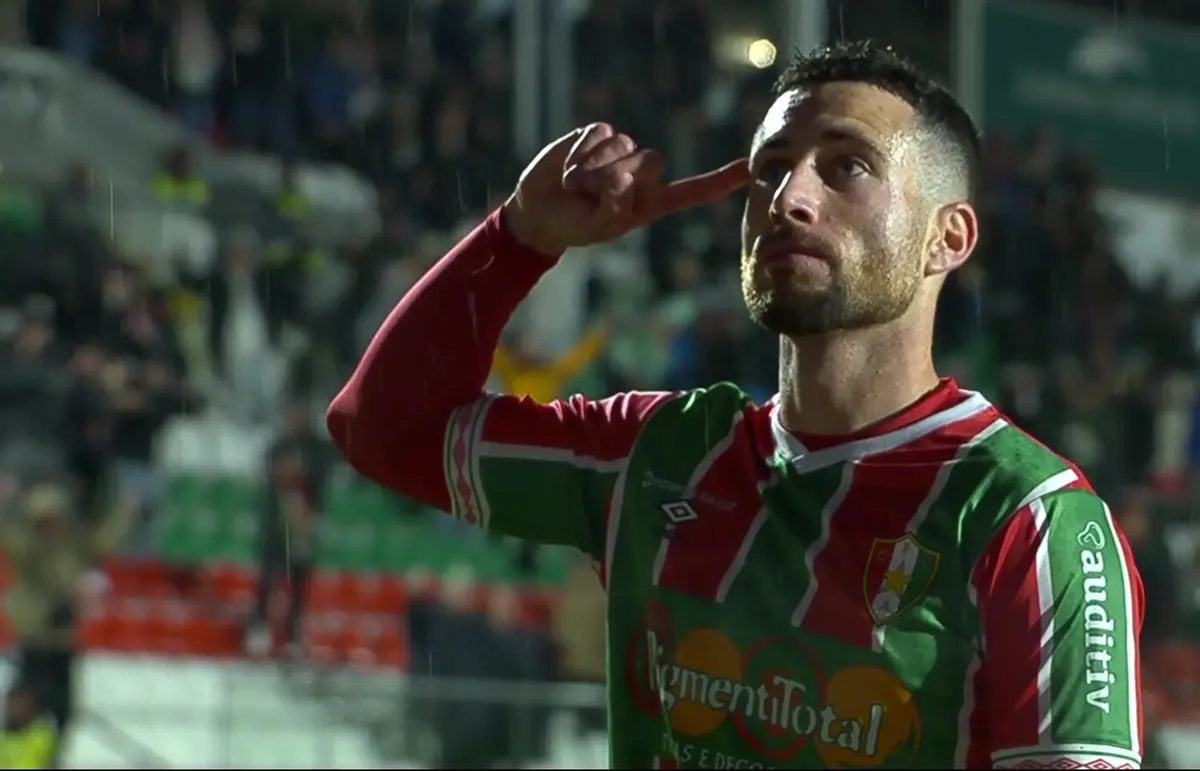 Imagem de contexto do artigo Estrela-Casa Pia: arrancada de Kikas e remate certeiro a abrir o marcador. Veja o golo