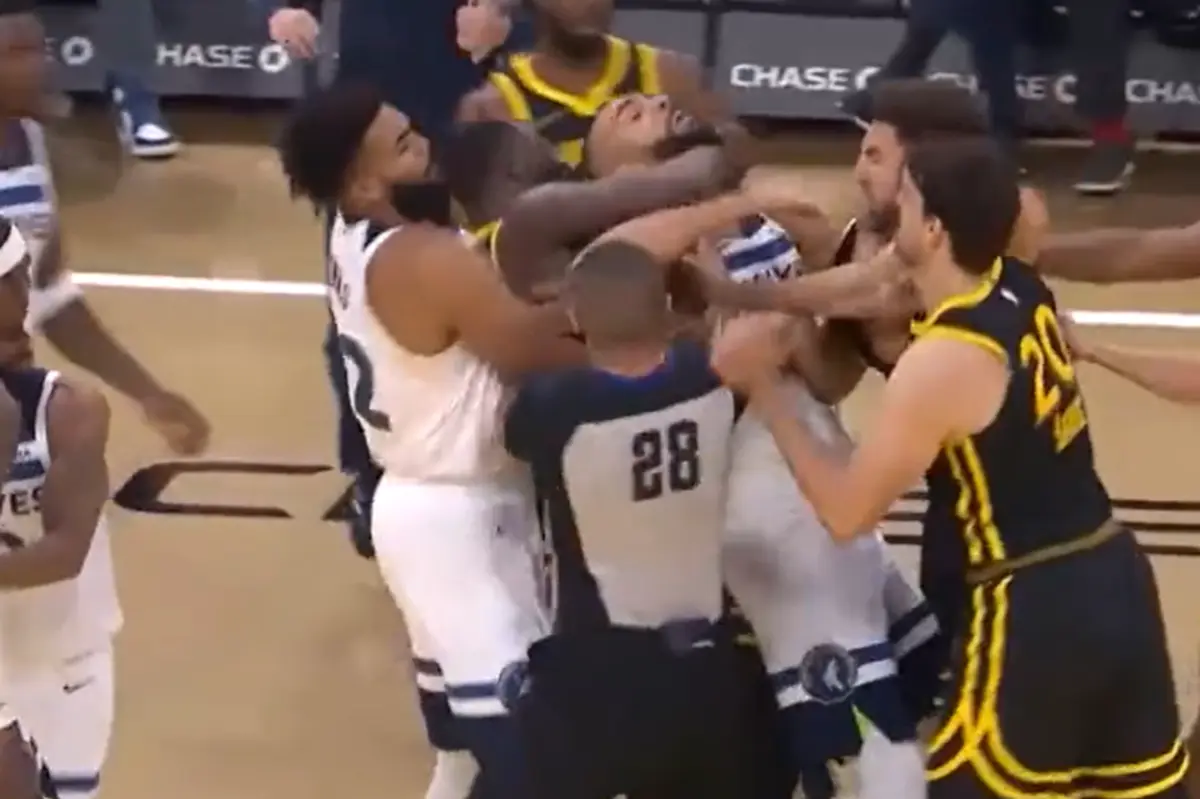 Imagem de contexto do artigo Confusão na NBA: camisolas rasgadas, empurrões e até um “mata-leão”