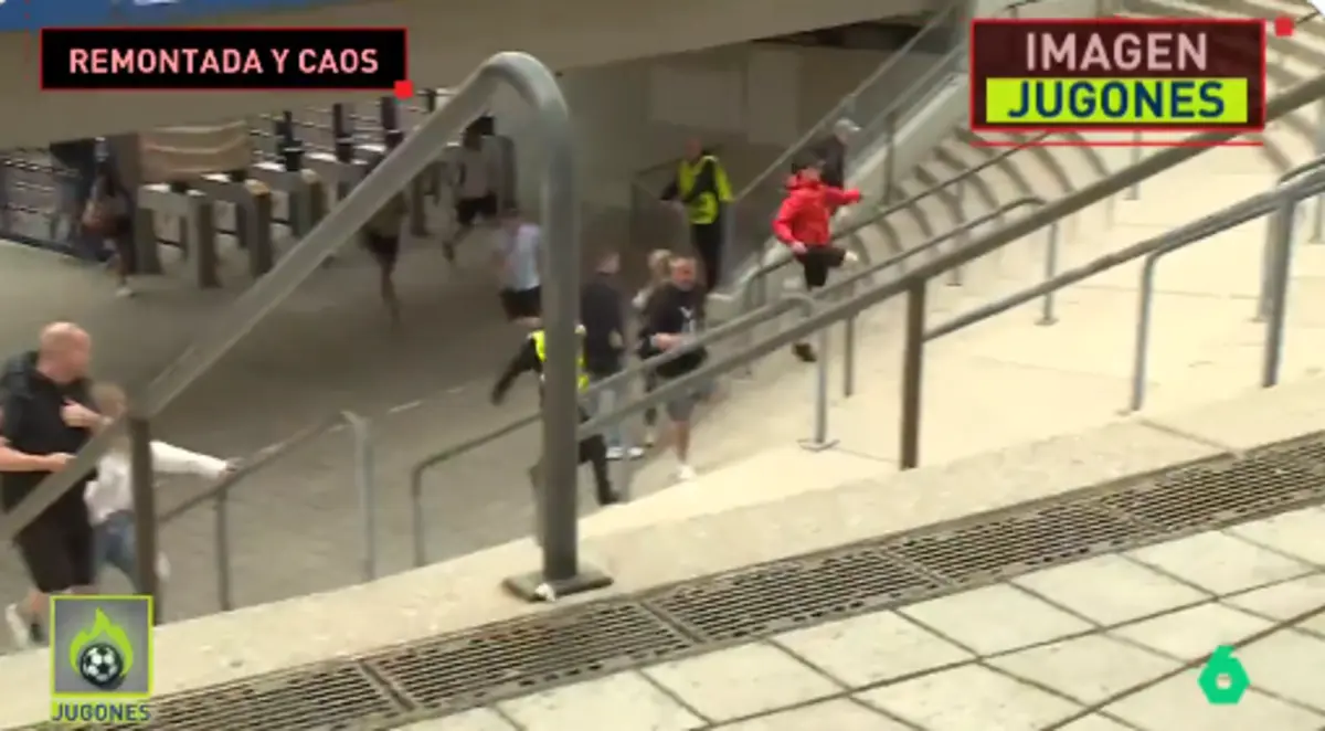 Imagem de contexto do artigo Adeptos saíram antes da hora e o golo de Bellingham originou o caos