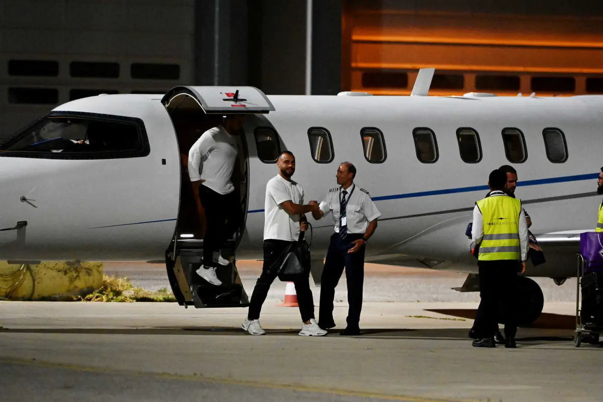 Arthur Cabral, do Benfica, é um dos brasileiros que milita nos escalões profissionais portugueses (Créditos: Rita Chantre/Global Imagens)