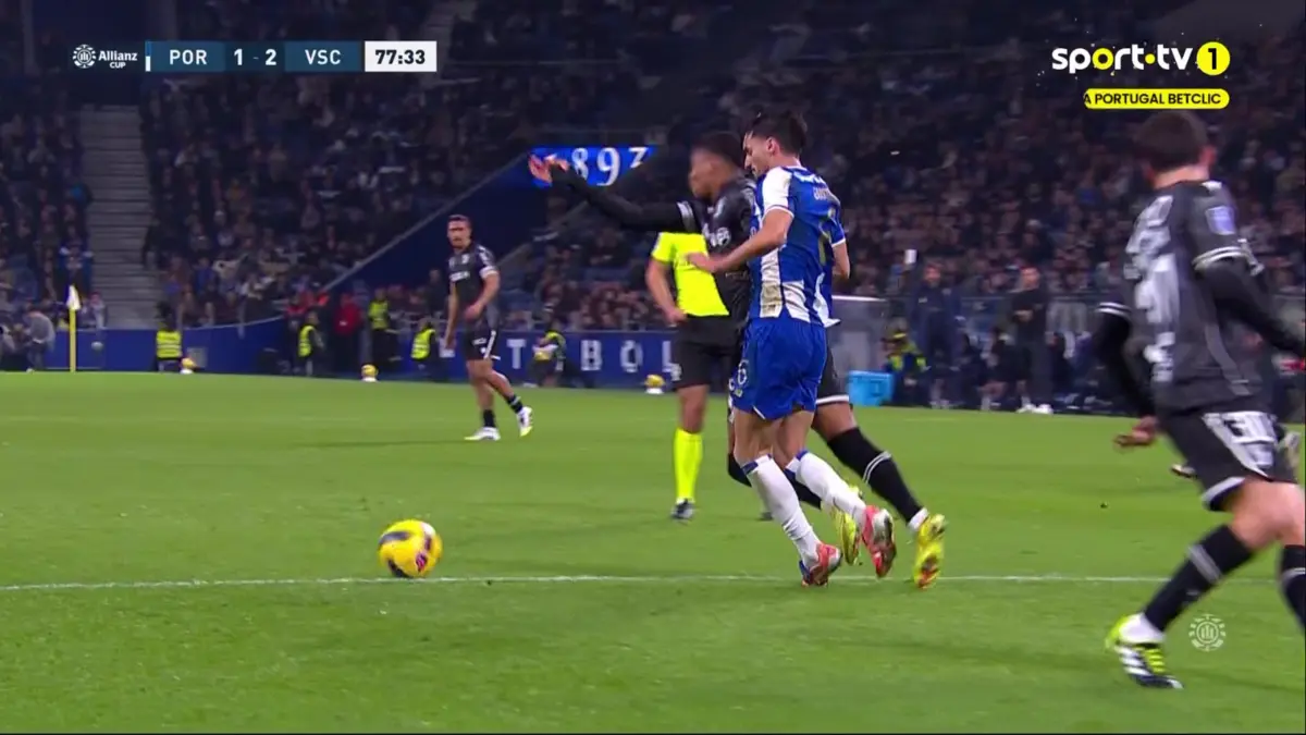 Imagem de contexto do artigo Penálti de Eustáquio e Camara aumenta vantagem do Vitória no Dragão. Veja