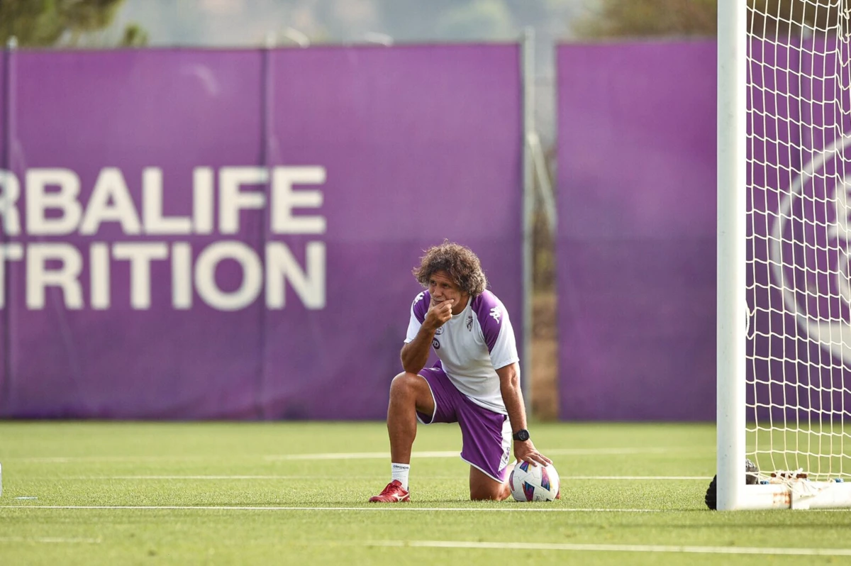 Imagem de contexto do artigo "Estou curioso por ver como evolui o Diogo Costa com um treinador diferente"