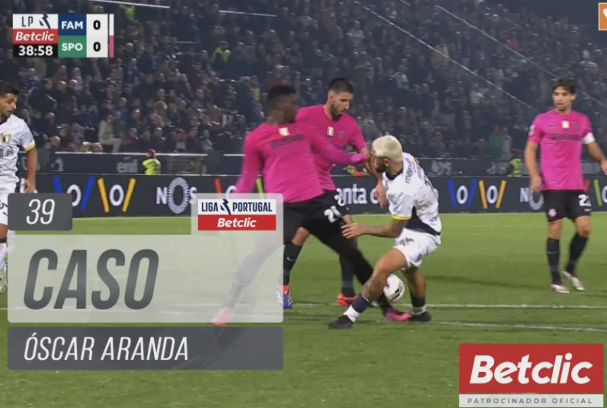 Imagem de contexto do artigo Famalicão-Sporting: Aranda ficou a pedir penálti de Diomande neste lance. Ora veja