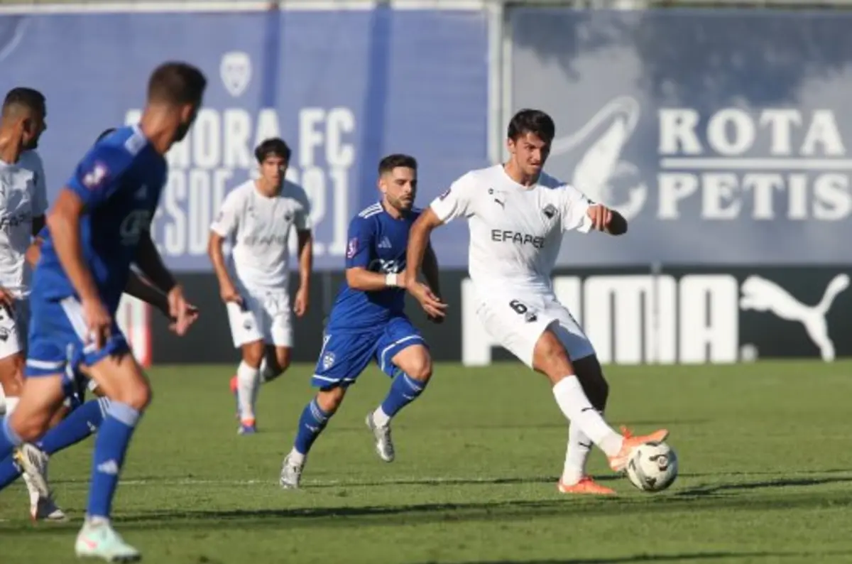 Empate entre Amora e Académica