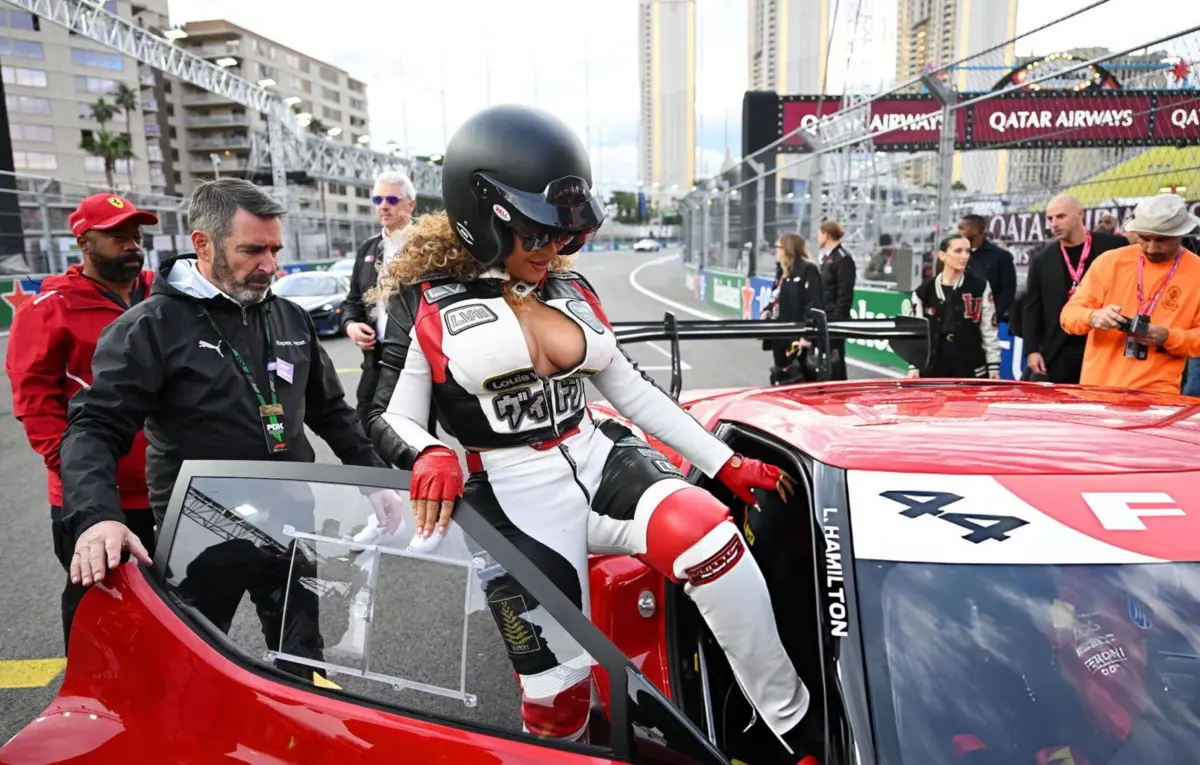 Beyoncé e Jay-Z com Lewis Hamilton no GP de Las Vegas