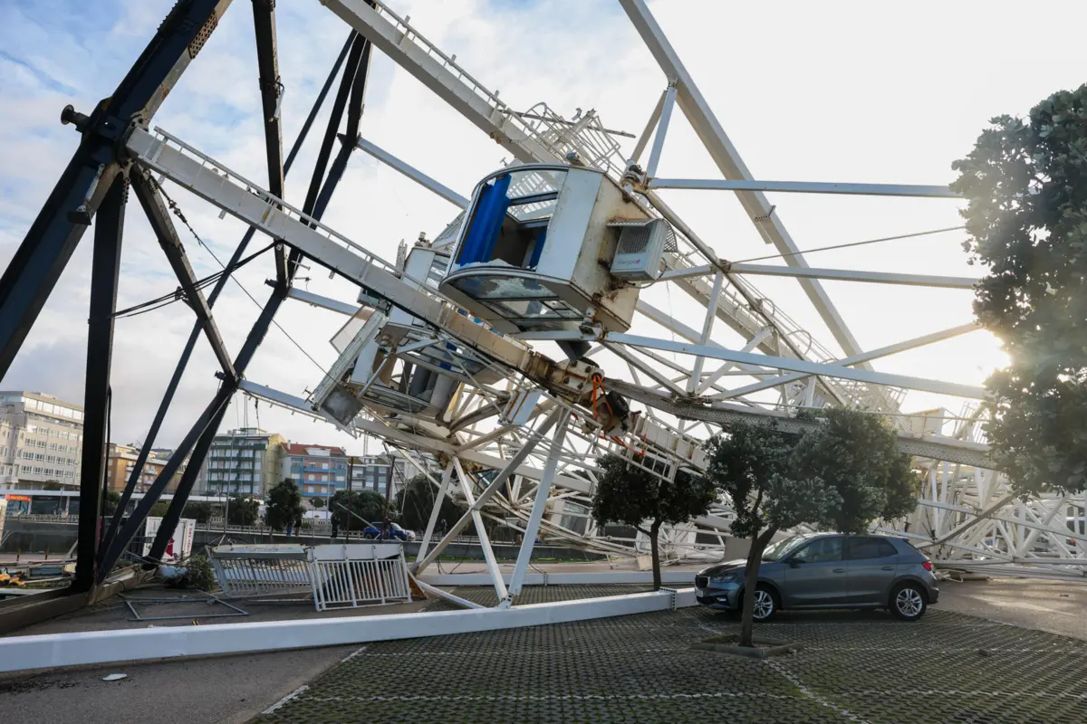 Imagem de contexto do artigo Roda gigante da Figueira da Foz caiu na sequência da depressão Kristin