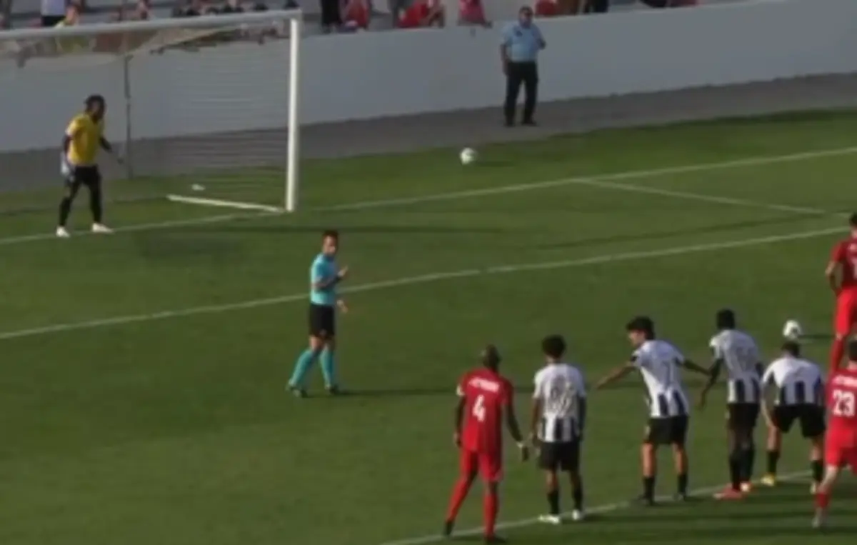 Imagem de contexto do artigo Insólito: avançado do Marinhense marca, vai para a baliza e defende penálti aos 90+16