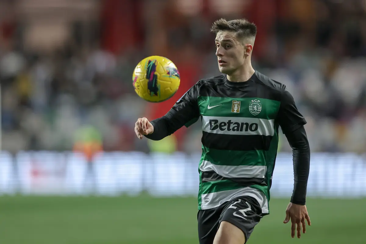 Fresnesda com via aberta para o onze (Créditos: Miguel Pereira/Global Imagens)