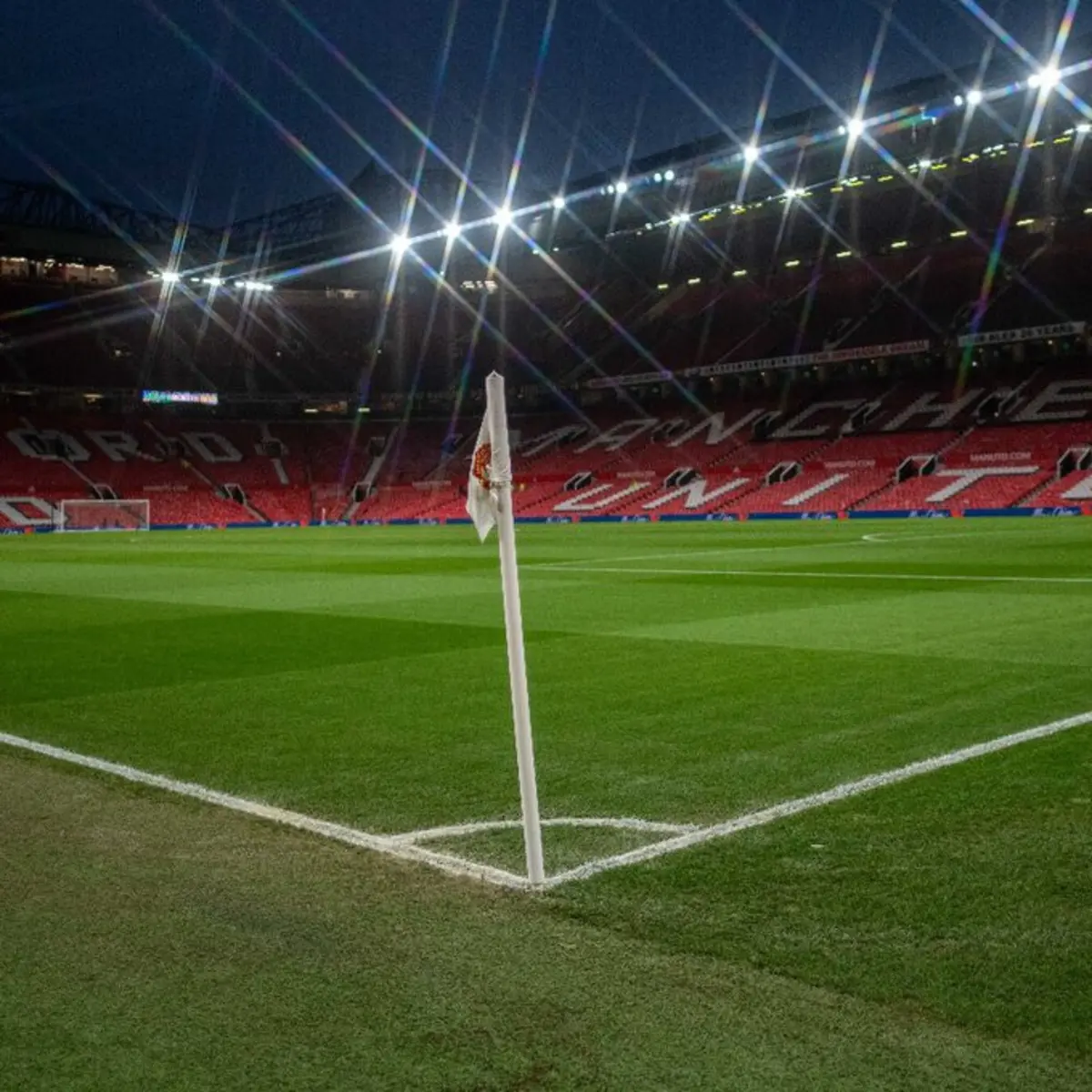 Imagem de contexto do artigo Manchester United comunica saída de dez jogadores