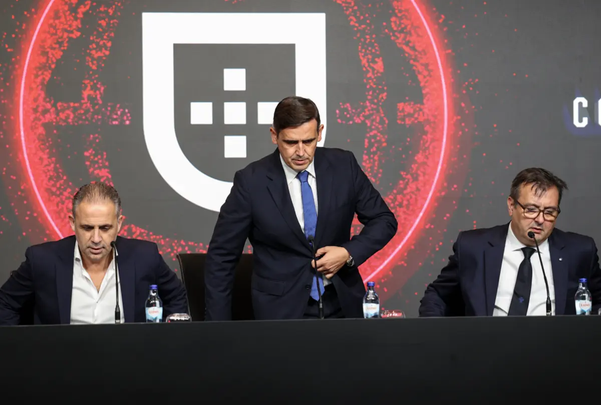 Luciano Gonçalves ao centro