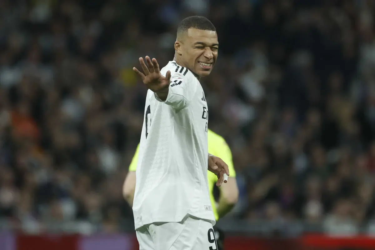 Mbappé com a camisola do Real Madrid
