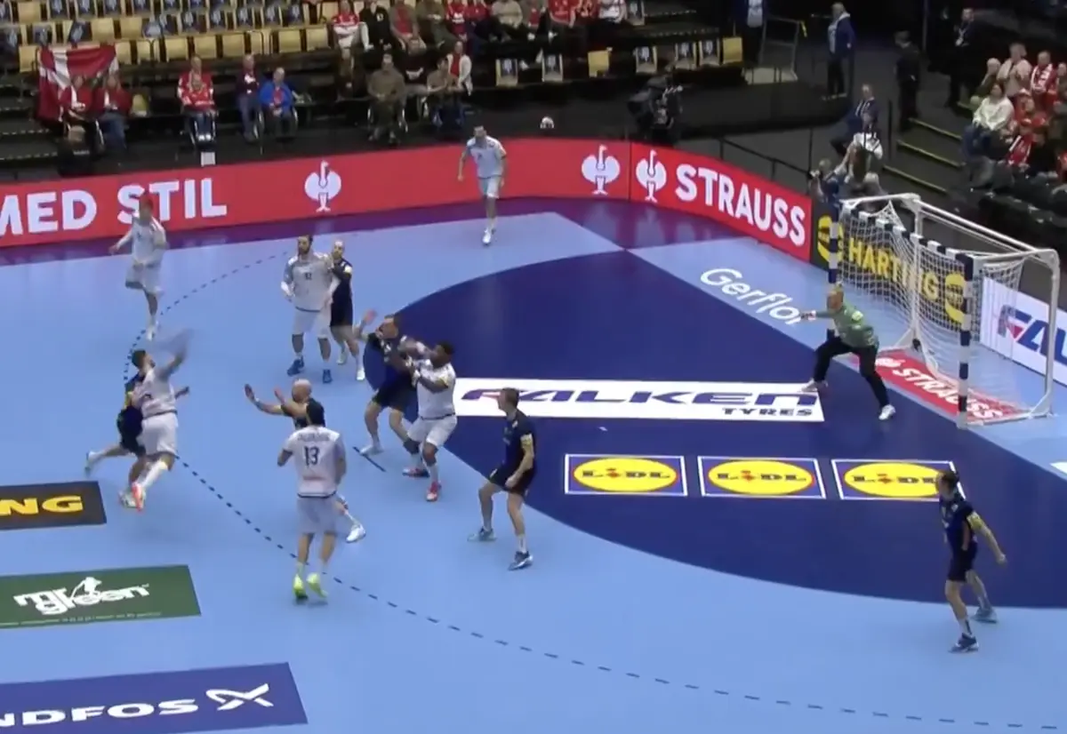 Imagem de contexto do artigo O golo decisivo de Martim Costa que deu o histórico quinto lugar a Portugal no Europeu de andebol