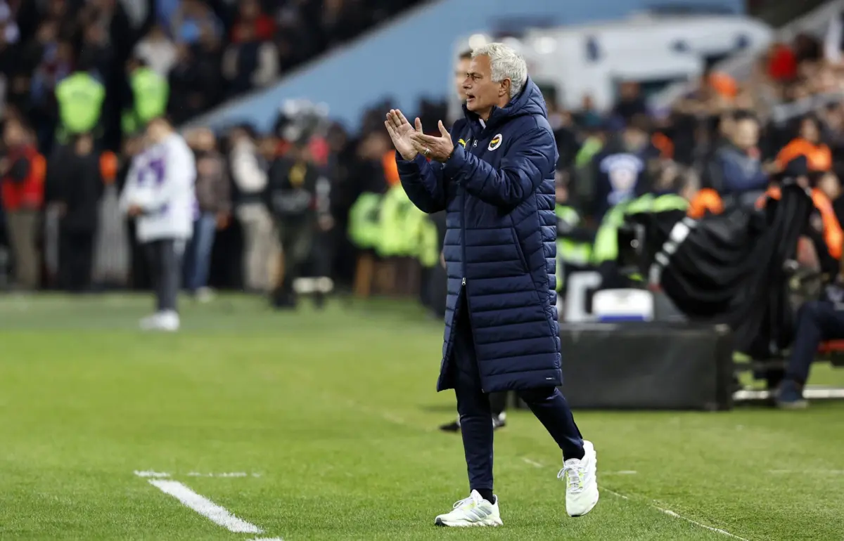Mourinho (créditos: Fenerbahçe)