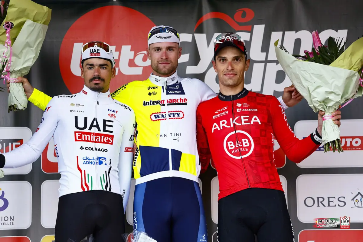 António Morgado, à esquerda no pódio