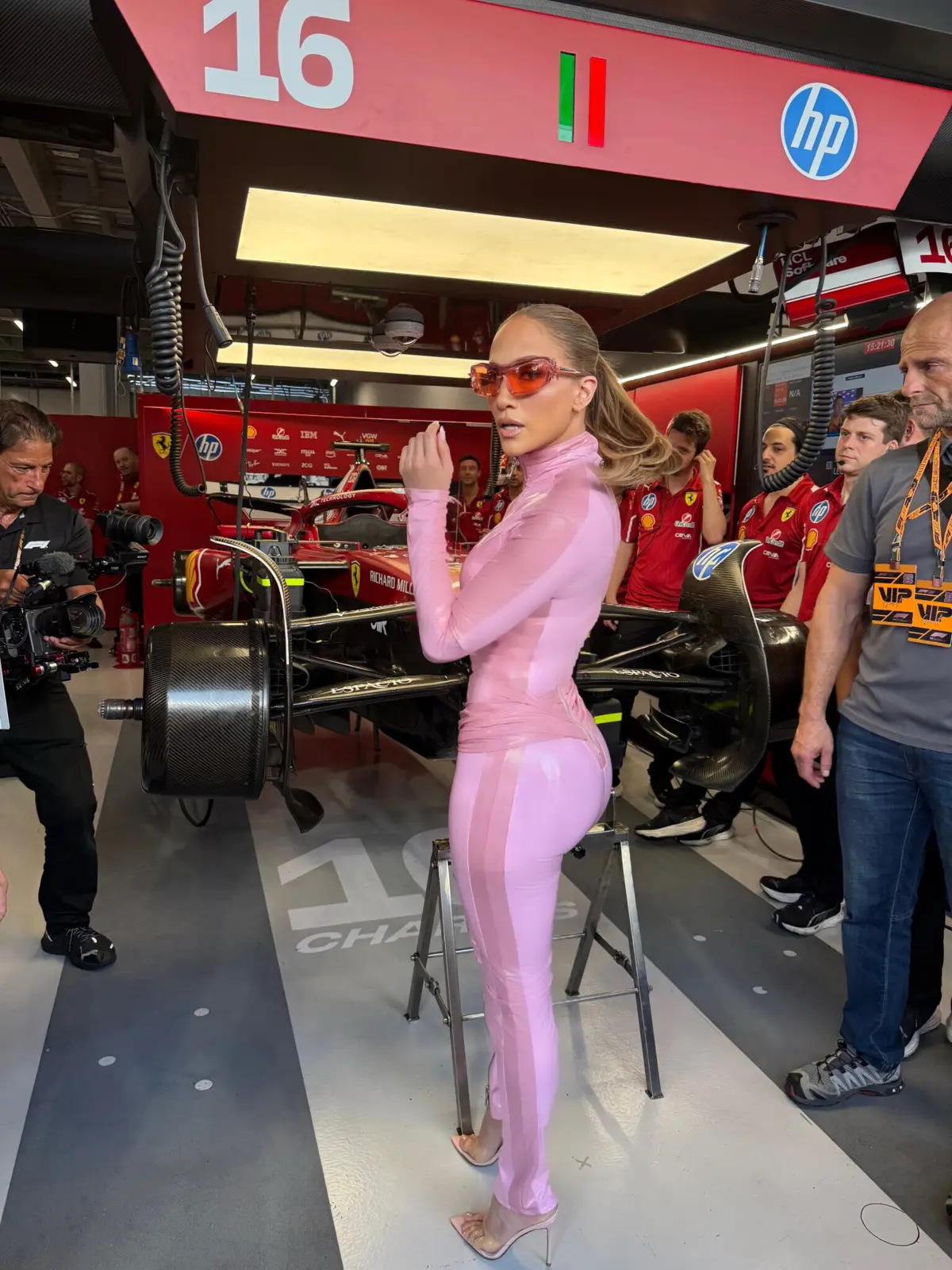 Imagem de contexto do artigo Jennifer Lopez faz subir a temperatura no paddock da Fórmula 1