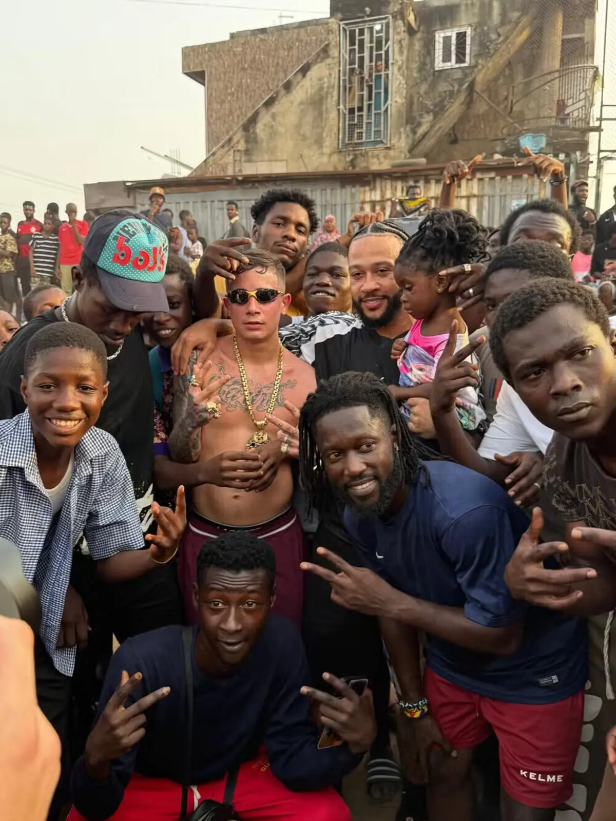 MC Hariel e Memphis Depay no Gana