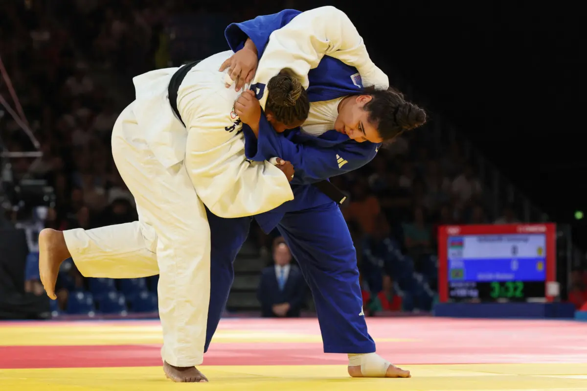 Rochele Nunes de branco (Créditos: AFP)