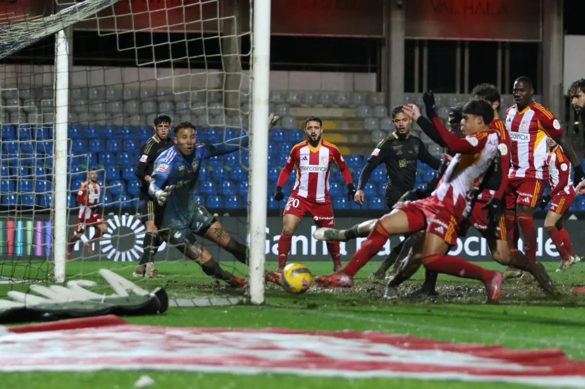 Casa Pia empatou 3-3 com o Aves SAD e o golo do empate foi marcado ao cair do pano