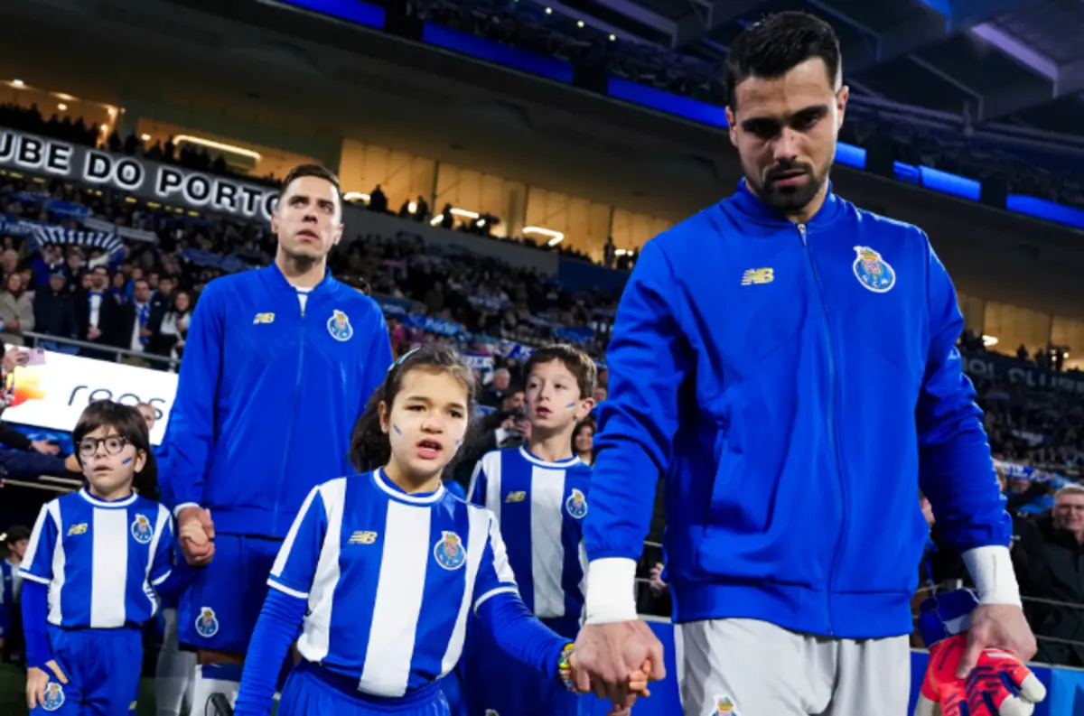 Imagem de contexto do artigo A história da menina que entrou em campo com Diogo Costa: jogo no Dragão foi um reencontro