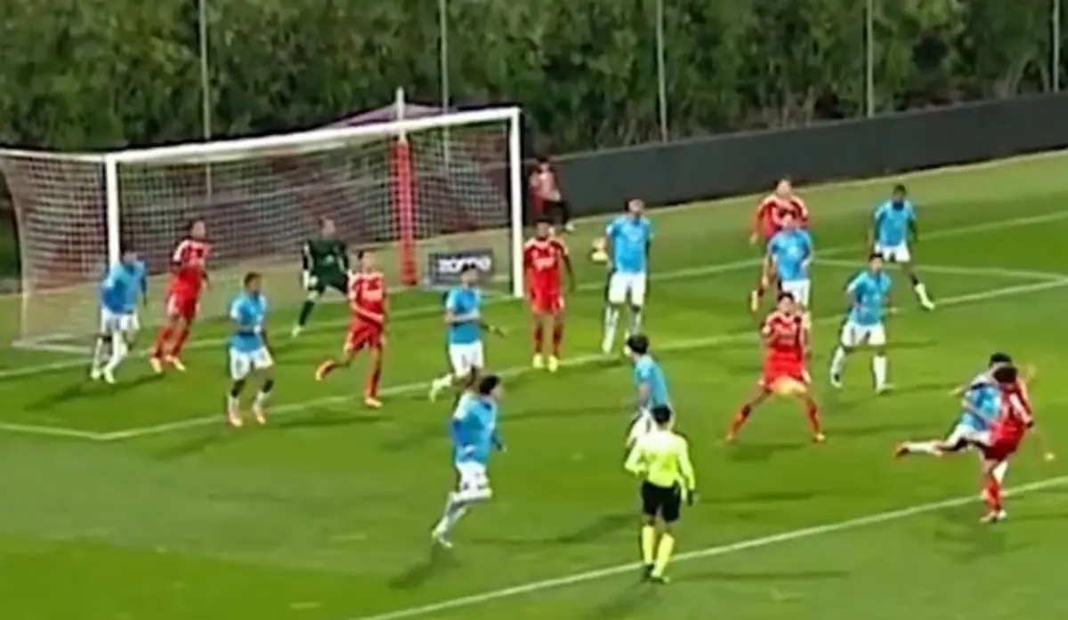 Imagem de contexto do artigo De primeira: veja o golo de João Veloso pelo Benfica B à Oliveirense