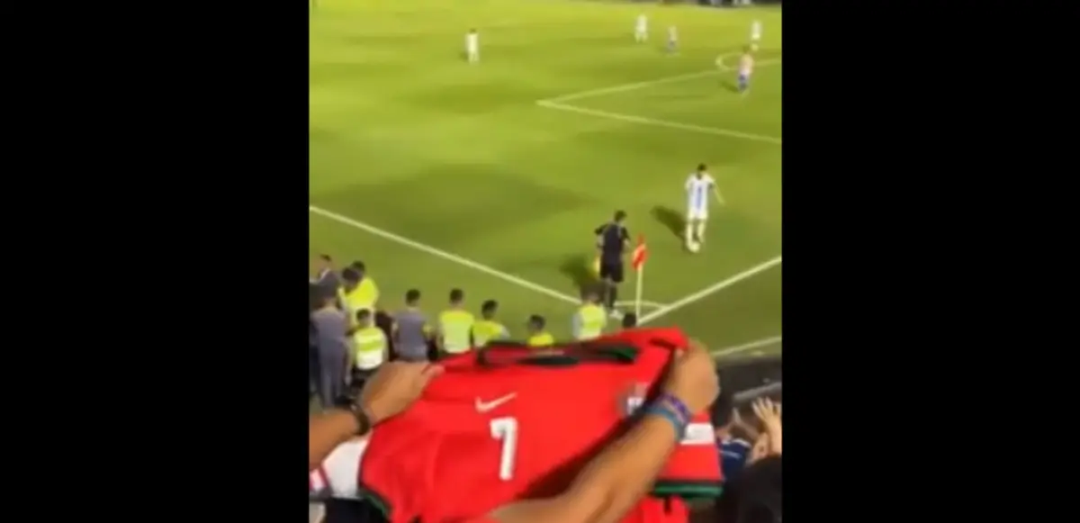 Imagem de contexto do artigo Messi provocado com uma camisola de Cristiano Ronaldo no Paraguai