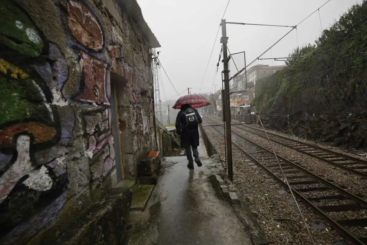 Proteção civil registou 1156 ocorrências no continente até às 16H00 devido ao mau tempo