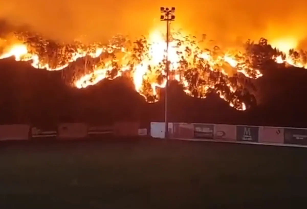 Imagem de contexto do artigo Incêndio rondou estádio do Vila Meã, assustando adeptos e moradores. Veja o vídeo