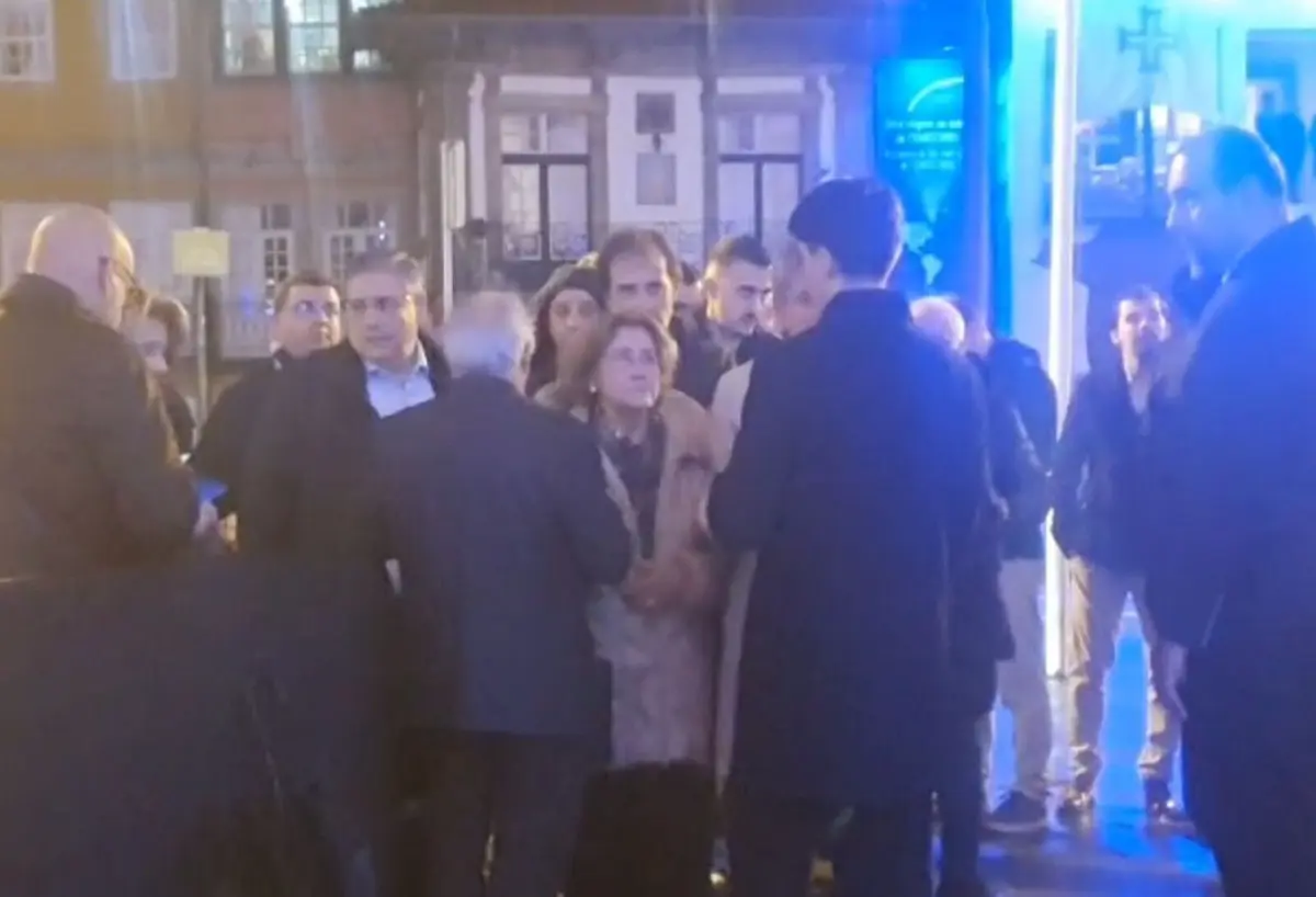 Imagem de contexto do artigo Cecília, viúva de José Maria Pedroto, na apresentação da candidatura de Villas-Boas