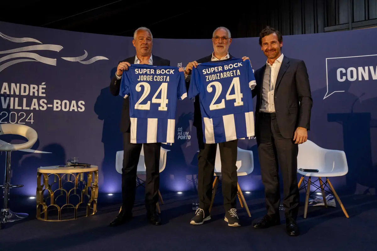 André Villas-Boas junto de Andoni Zubizarreta e Jorge Costa (créditos: Carlos Carneiro / Global Imagens)