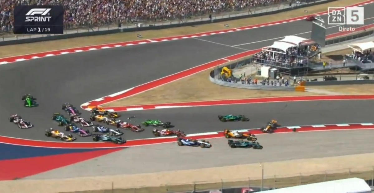 Acidente entre McLarens