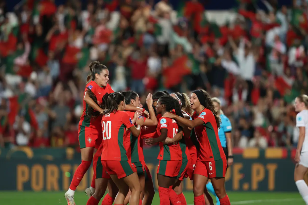 Imagem de contexto do artigo Navegadoras reúnem-se esta segunda-feira para preparar duelos com a Áustria