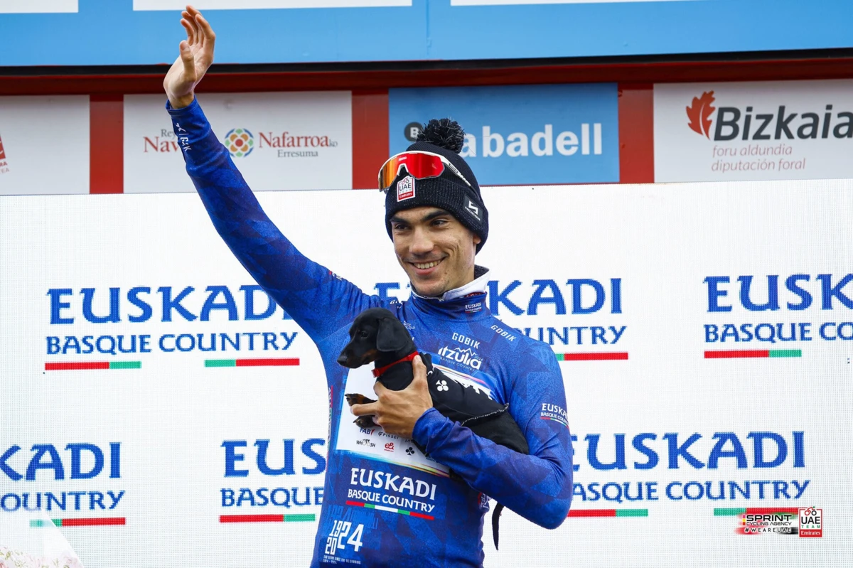 Juan Ayuso (Créditos: UAE-TeamEmirates)