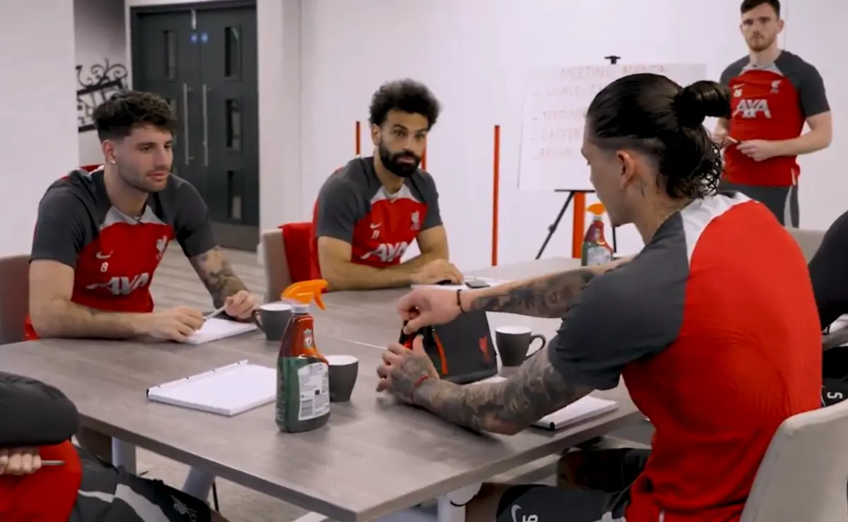 Imagem de contexto do artigo Liverpool junta jogadores para assinalar "Mês do Planeta Terra" e o resultado é muito engraçado