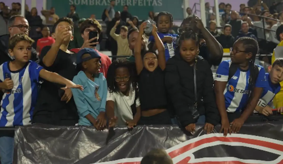 Imagem de contexto do artigo Sorrisos, abraços e prendas para os adeptos após vitória do FC Porto