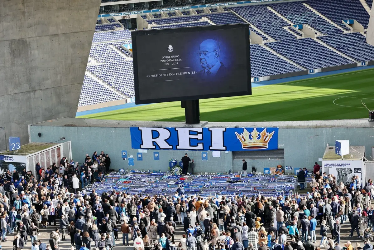 Imagem de contexto do artigo Adeptos do FC Porto homenageiam Pinto da Costa no Dragão: as imagens