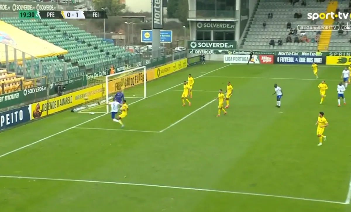 Imagem de contexto do artigo Para ver e rever: um golaço no jogo da II Liga entre Paços e Feirense