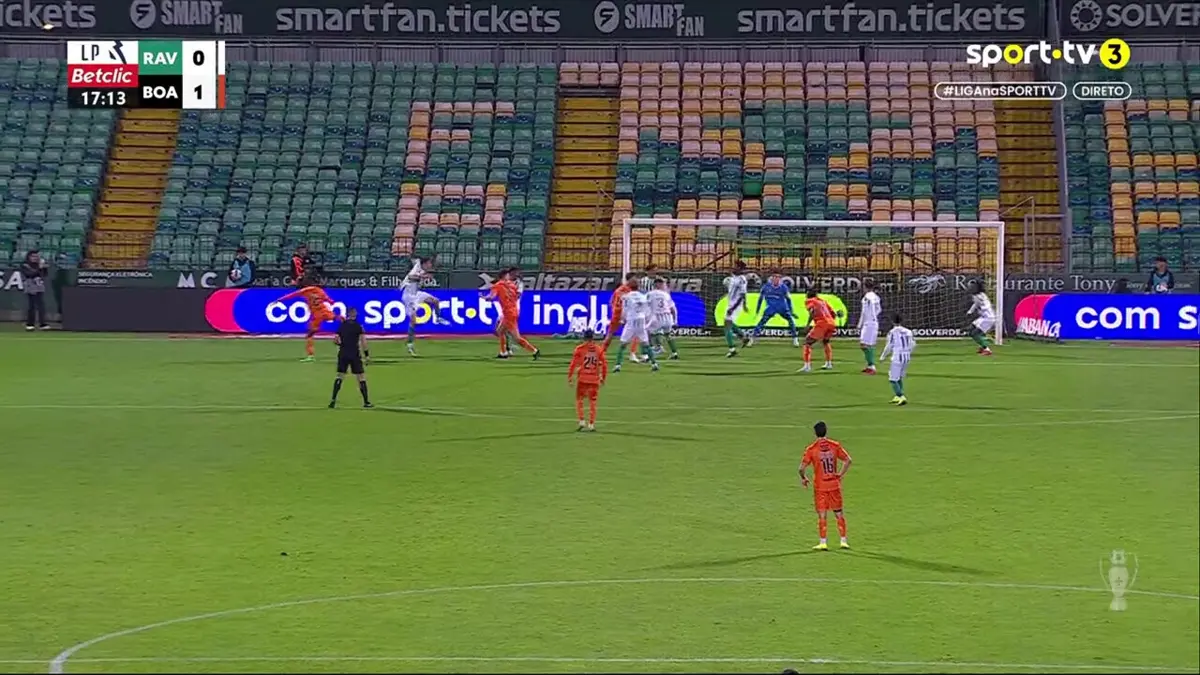 Imagem de contexto do artigo Autogolo abre o marcador no Rio Ave-Boavista: veja o lance