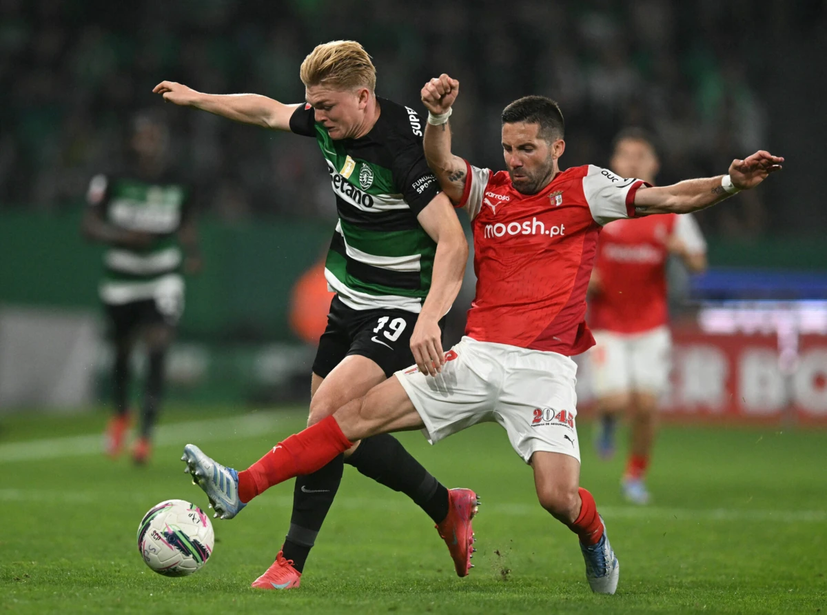 João Mourinho regressa ao onze do Braga após castigo (créditos: AFP)