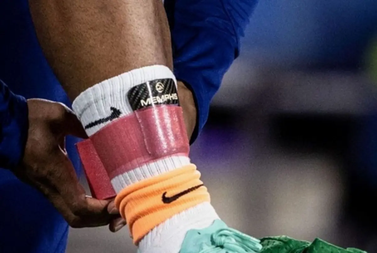 A micro-caneleira utilizada por Memphis Depay