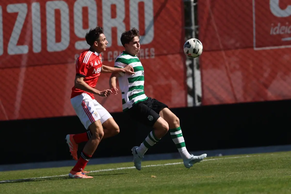 Imagem de contexto do artigo Juvenis: Benfica venceu dérbi com o Sporting e FC Porto fica líder isolado