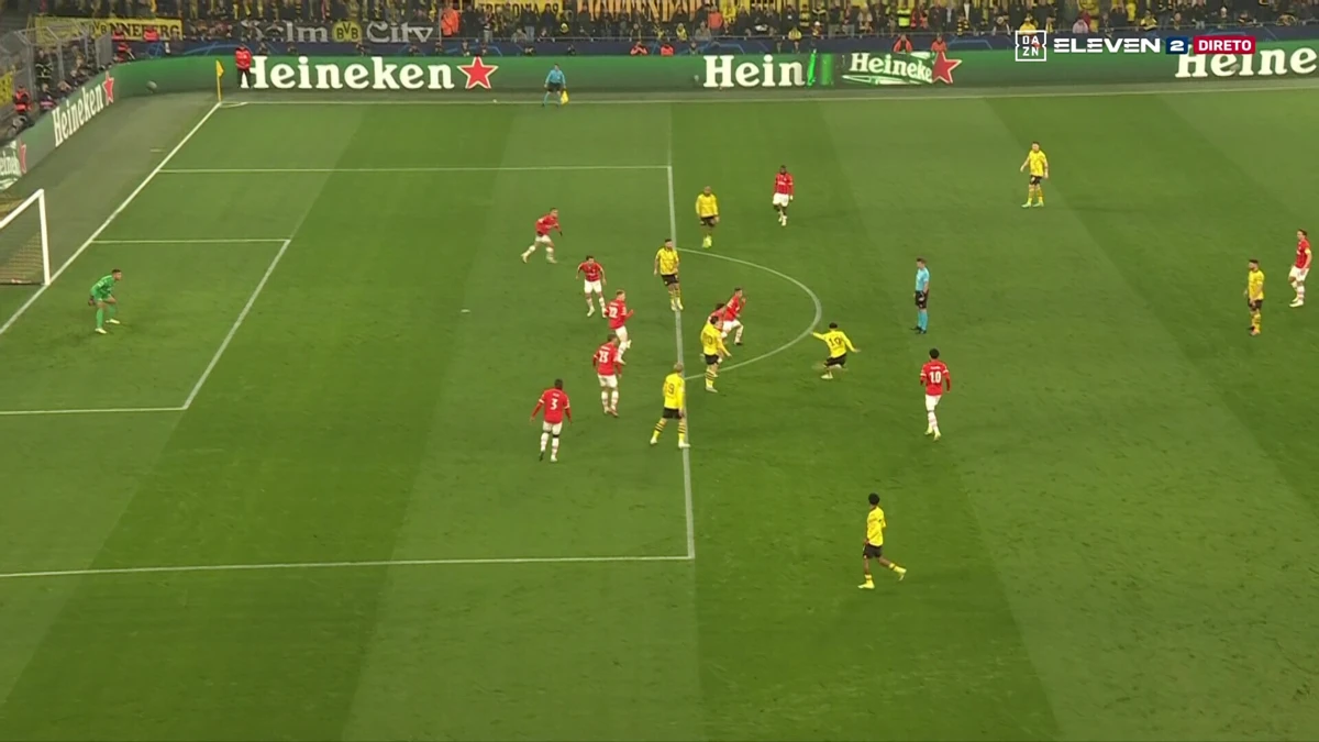 Imagem de contexto do artigo Dortmund entra com tudo e marca logo a abrir contra o PSV. Veja o golo