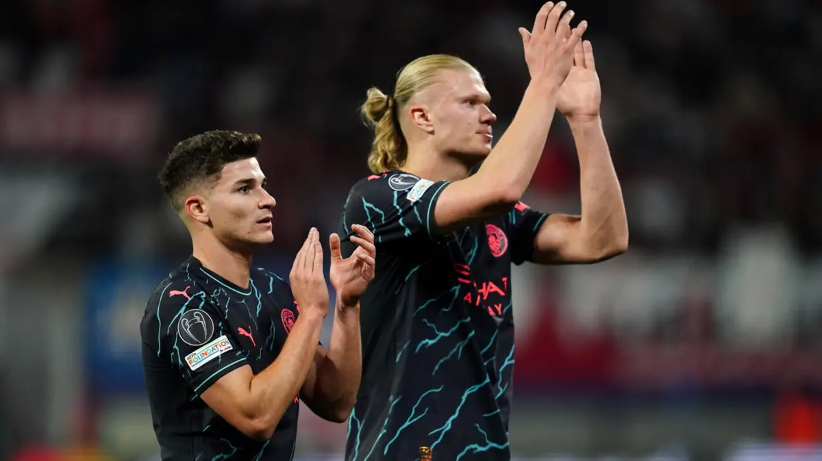 Na época passada, Julián Álvarez assinou 17 golos pelos “citizens”, enquanto Erling Haaland rubricou 52 remates certeiros