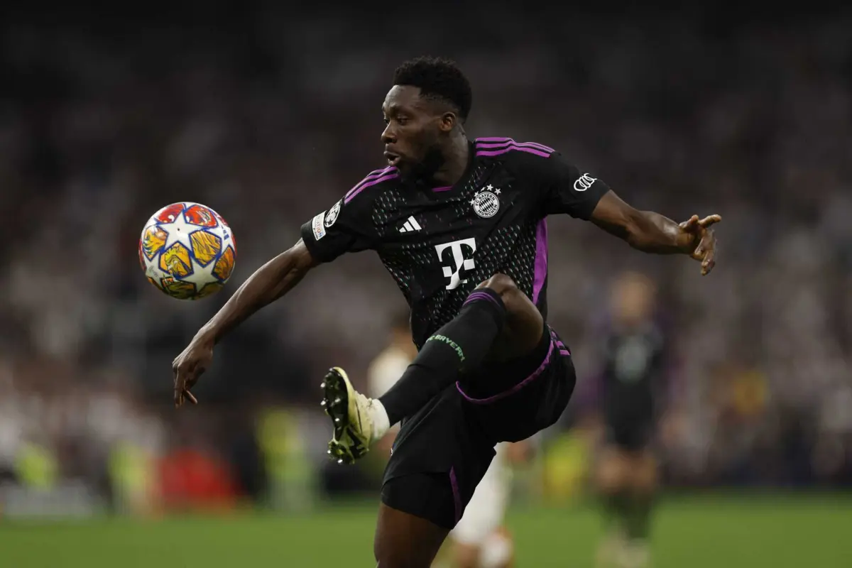 Alphonso Davies (créditos: AFP)