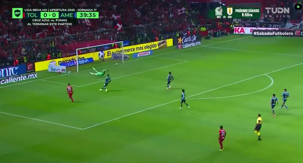 Imagem de contexto do artigo "É de outro planeta": Paulinho marca mais um golo no México