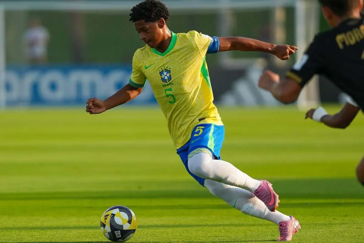 Zé Lucas com a camisola do Brasil
