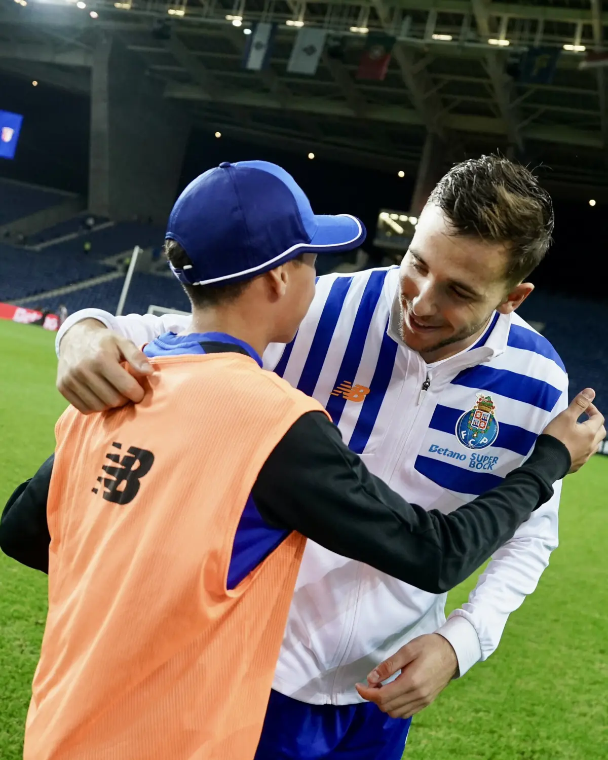 Imagem de contexto do artigo Apanha-bolas do FC Porto: um golo impossível na Premier League e uma "estrela" além-fronteiras