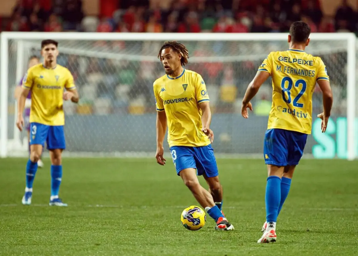 Imagem de contexto do artigo Valência anuncia venda de Koba Koindredi ao Estoril. Segue-se o Sporting